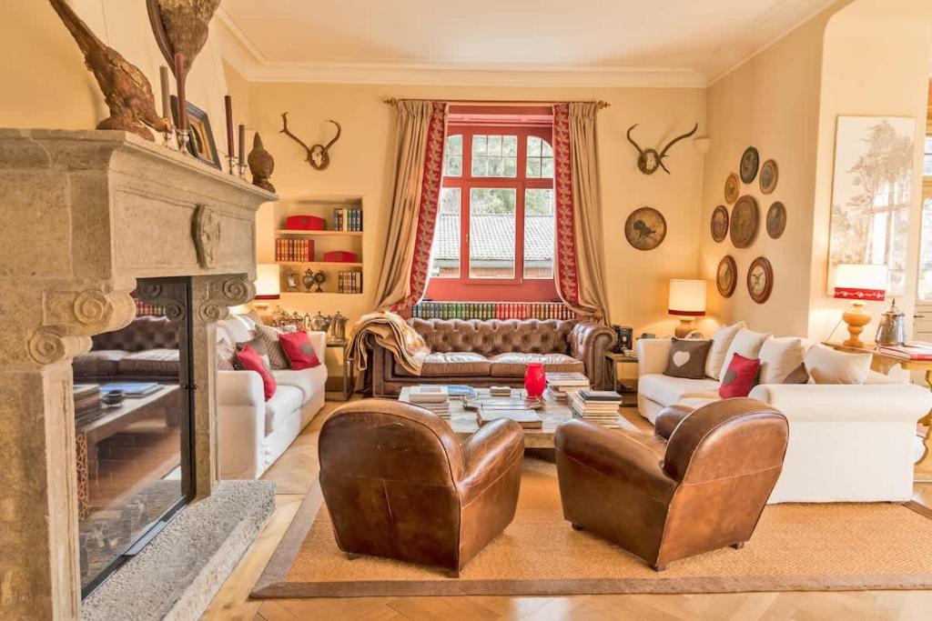 a living room filled with furniture and a fireplace at casa storica nel centro di Bever 4 camere in Bever