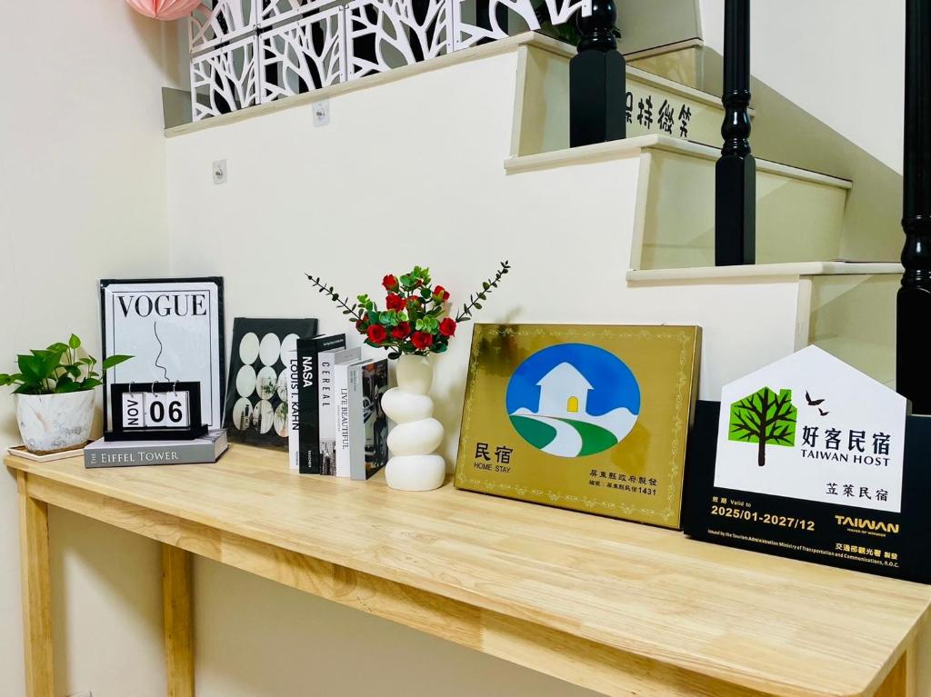 NeipuにあるLing Lai B&Bの木の棚