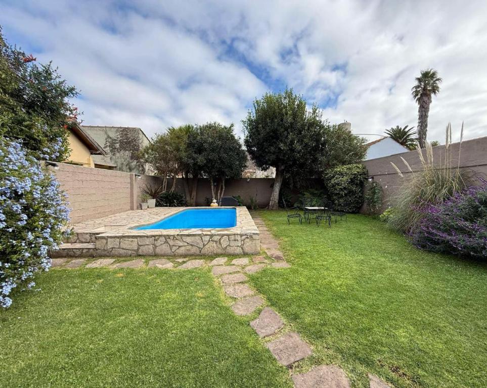 Πισίνα στο ή κοντά στο Chalet con Pileta Bandurrias - Mar del Plata