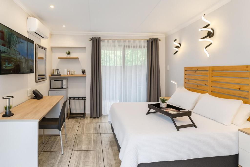 TV a/nebo společenská místnost v ubytování Echo Mountain Inn