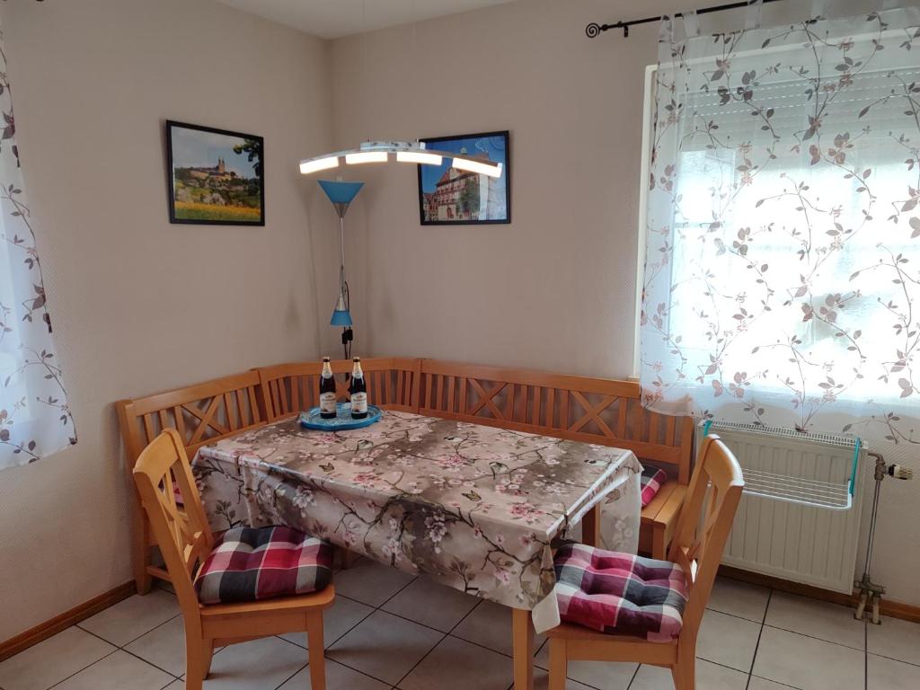 Posezení v ubytování Ferienwohnungen Wittmann, Wohnung 1.OG