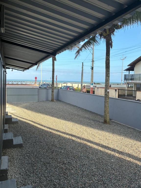 Фотография из галереи Kitnet container 30 metros da praia 6 km Beto carrero в городе Навегантис