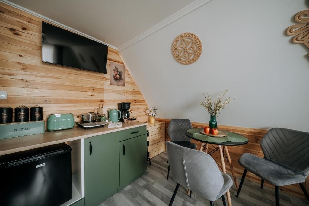 Góralskie Kąciki Pokoje & Apartamenty Zakopane Jacuzzi na wyłączność - Family Studio