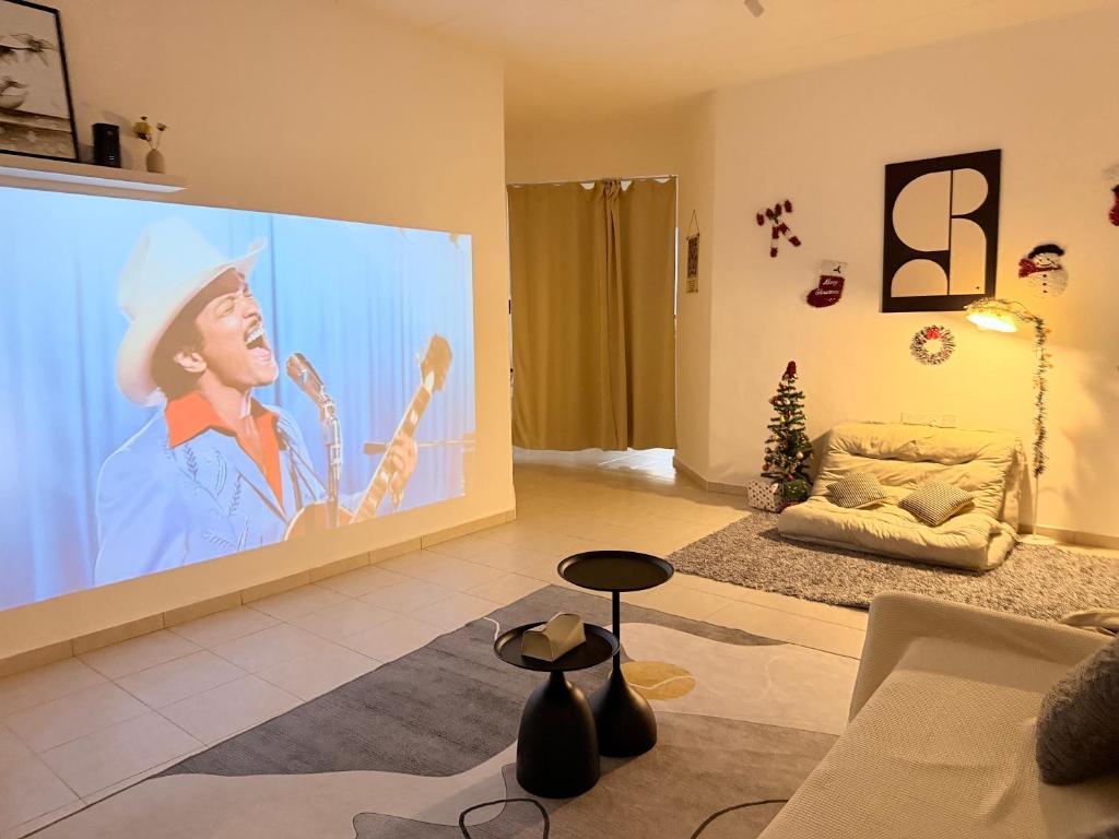 TV a/nebo společenská místnost v ubytování HeySnowy #Projector #Single Semi-D #Gated&Guarded #Water Dispensor