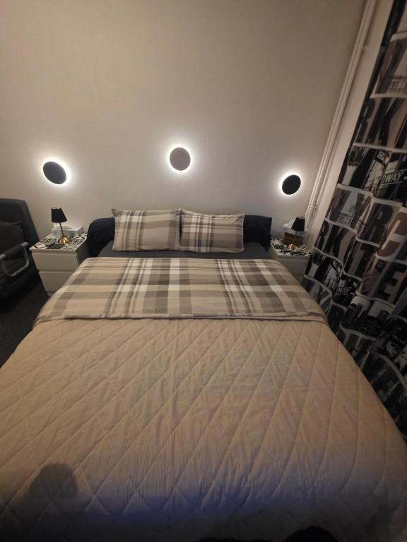 Ένα ή περισσότερα κρεβάτια σε δωμάτιο στο Chambre privée avec Clé