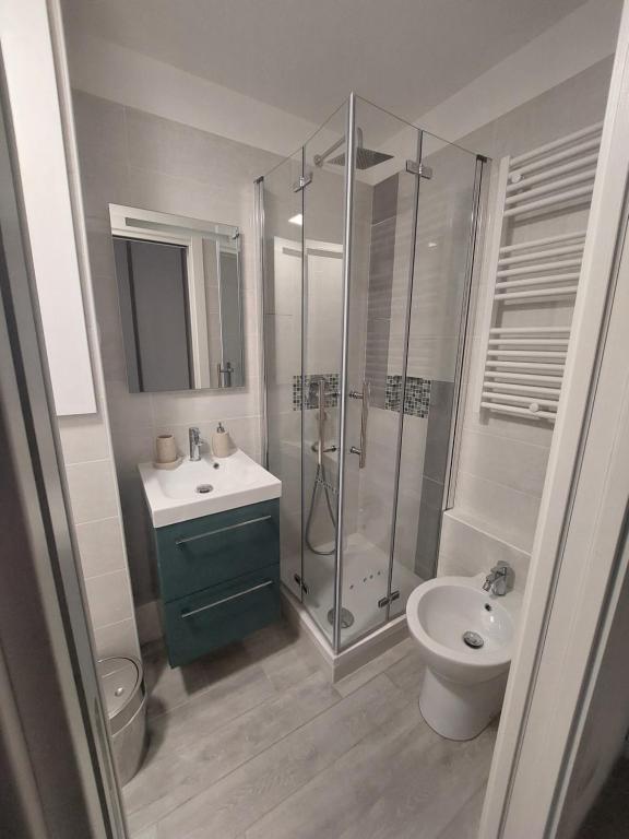 Un baño de Riviera Begonia Appartement - Parking Privé