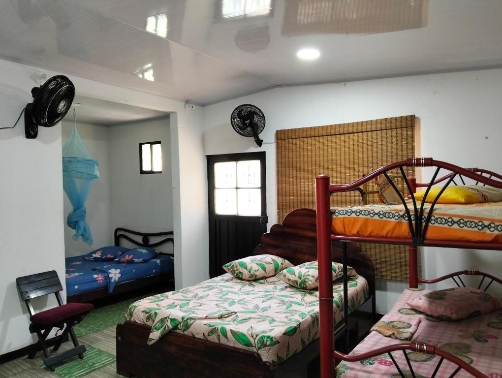 a bedroom with two bunk beds and a window at hostal el gato in Utica