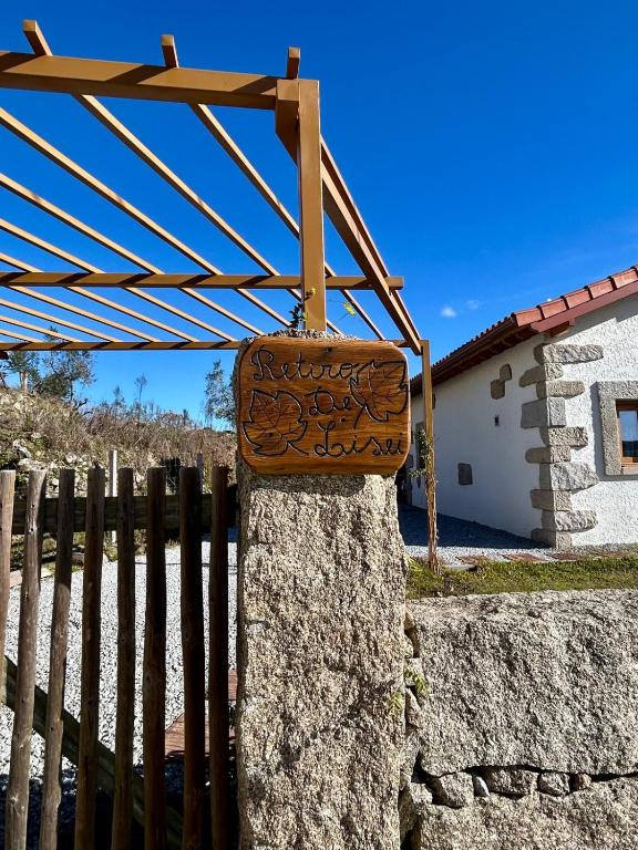 a sign on top of a stone pillar next to a fence at Casa Retiro de Lisei in Penalva do Castelo