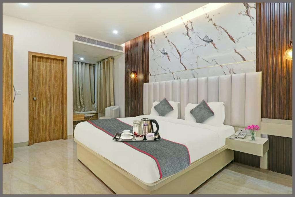 Ένα ή περισσότερα κρεβάτια σε δωμάτιο στο The Sapphire Crown