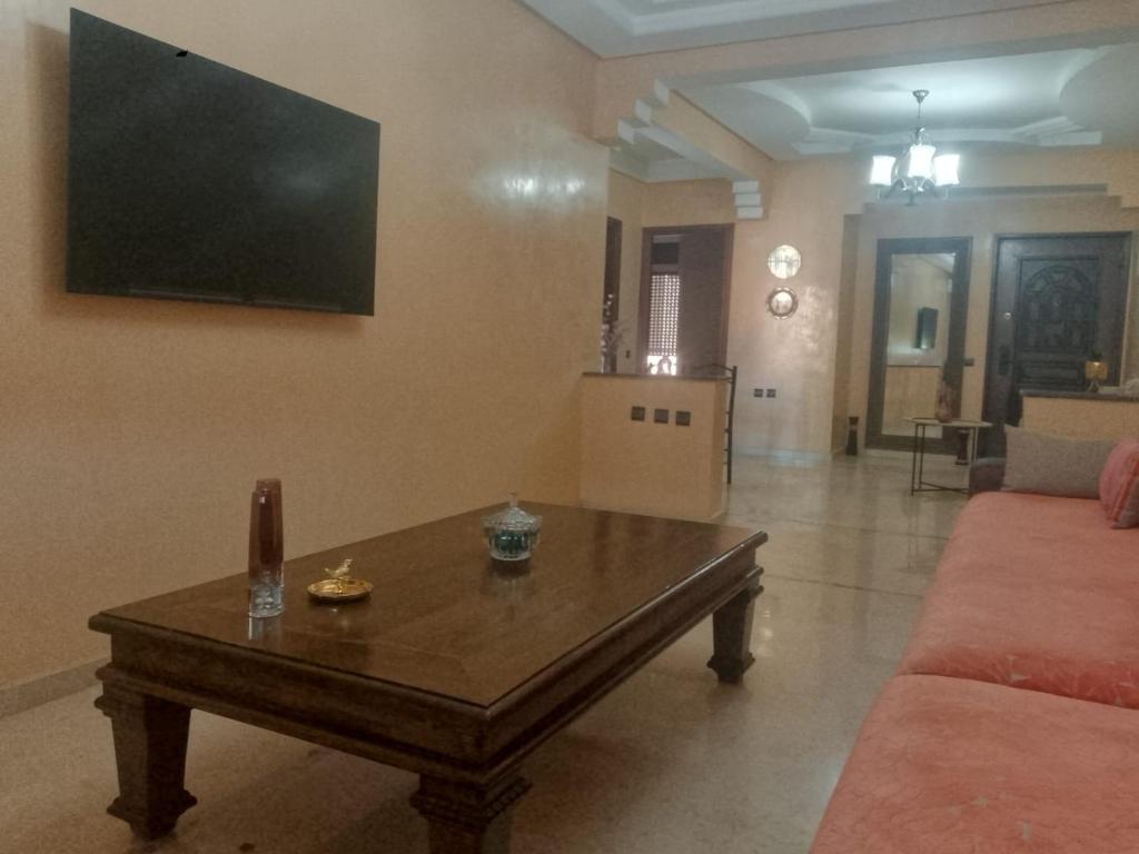 Un televizor și/sau centru de divertisment la Appartement en plein centre