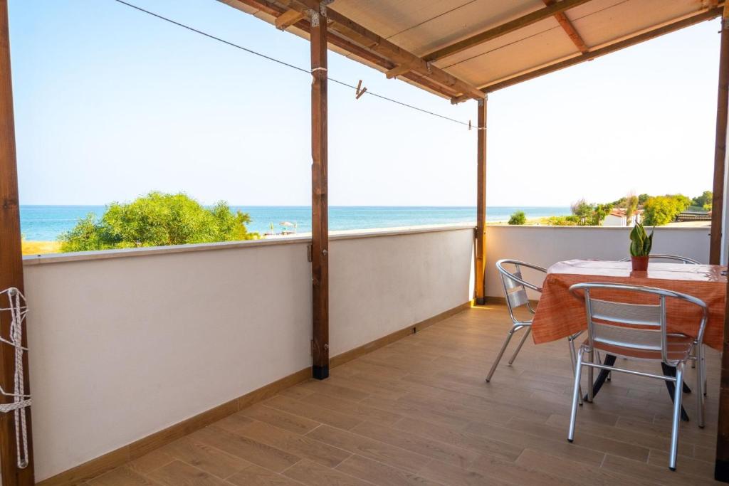 Camping Village Torrenova - Bungalow - Beach Front