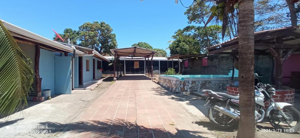 a motorcycle parked in front of a building at hostal Casa pura vida in Rivas