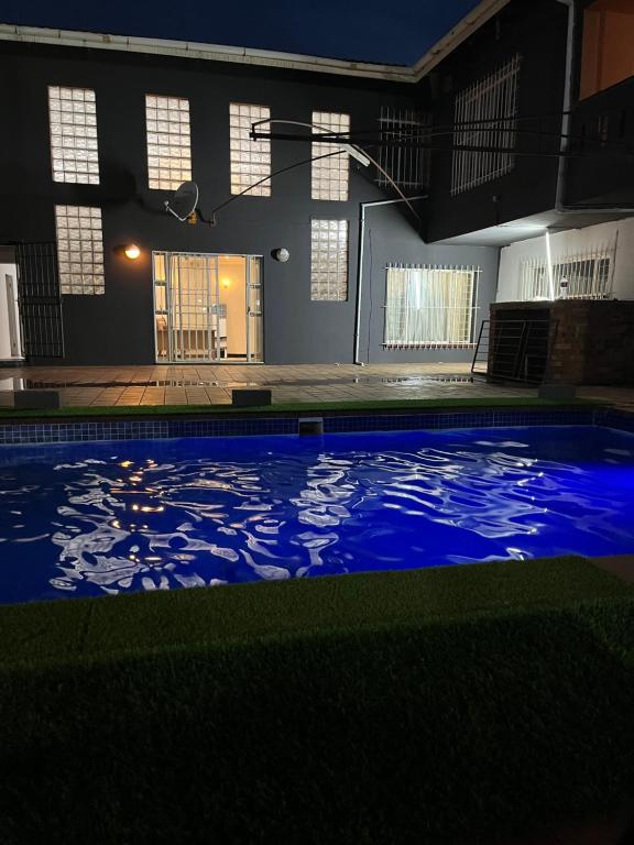 Swimmingpoolen hos eller tæt på Lenisia Corporate Guest House