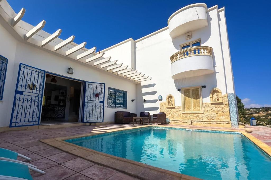 Bazén v ubytování Dar Kmar A sweet getaway in the hills of Hammamet nebo v jeho okolí