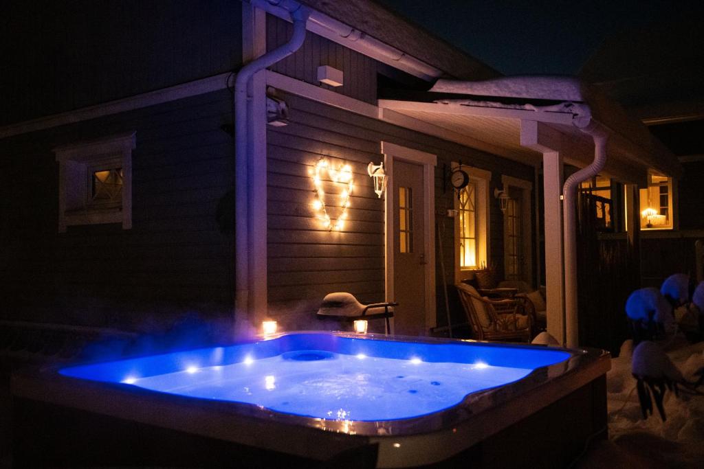 Billede fra billedgalleriet på Yö ylisillä kaupungin kainalossa i Tampere