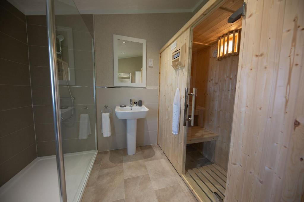 a bathroom with a sink and a shower at Primrose 1 bed -No Pets-Rose in Eye