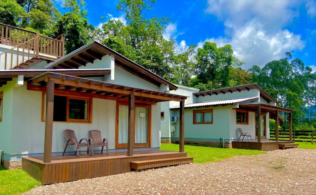 Chalé Mirante في برايا جراندي: منزل مع شرفة