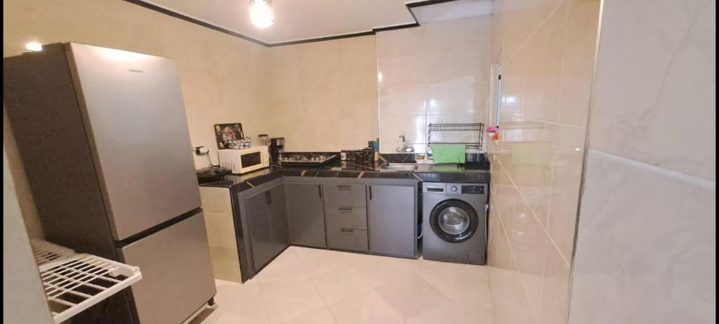 Η κουζίνα ή μικρή κουζίνα στο charming apartment