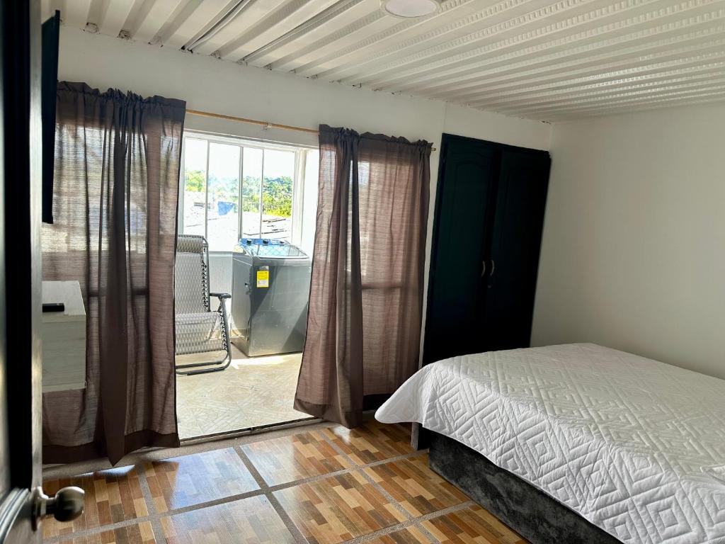 Una cama o camas en una habitación de donde la abuela Josefa