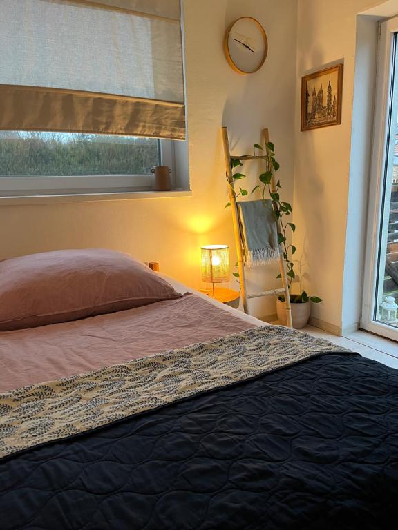 Ένα ή περισσότερα κρεβάτια σε δωμάτιο στο Art gallery near Pardubice