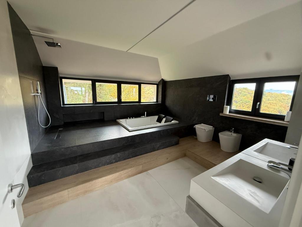 Ένα μπάνιο στο Sarminia