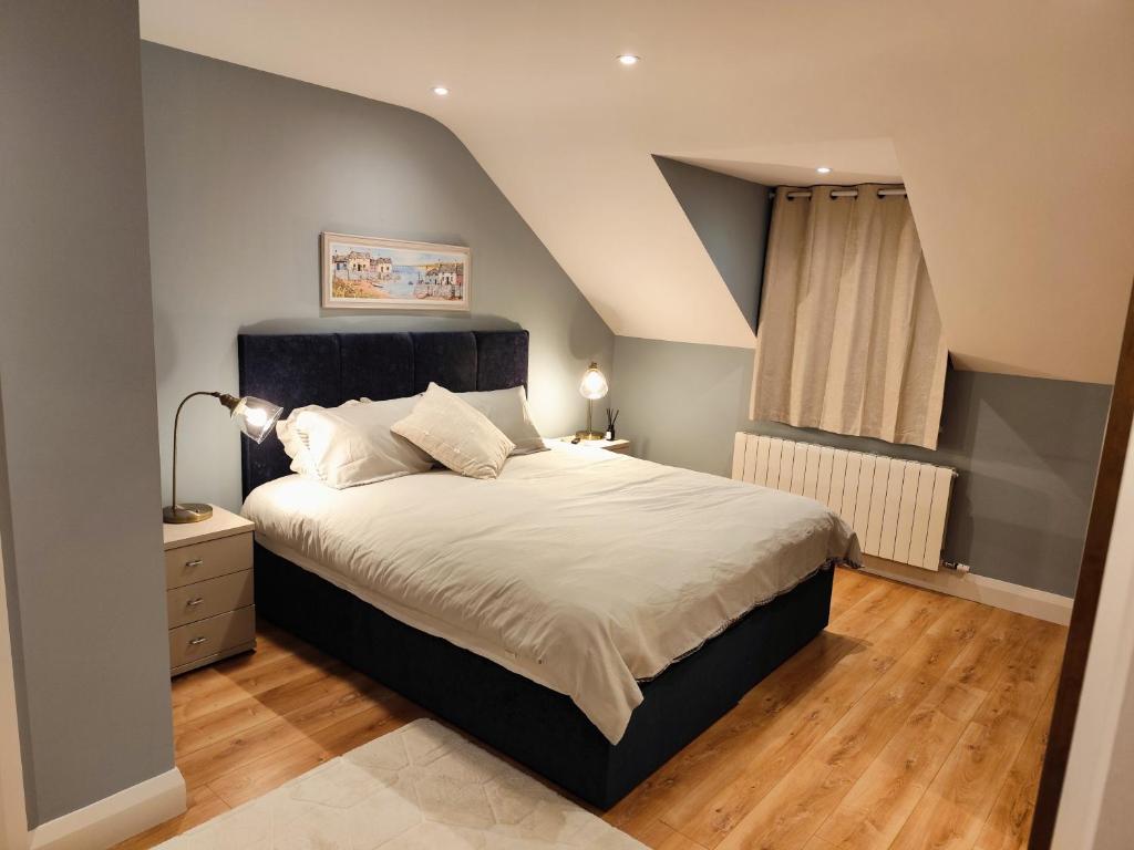 Postel nebo postele na pokoji v ubytování Suíomh Álainn