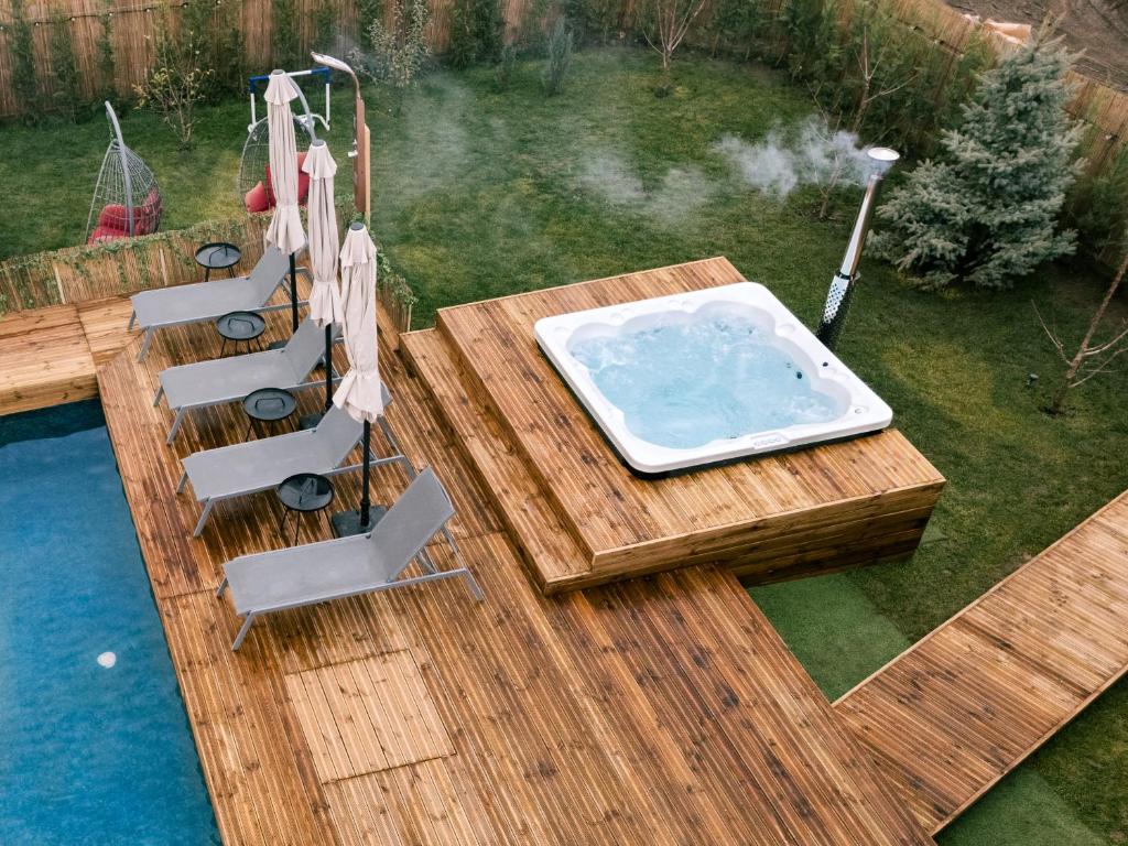 Piscina a Caseddu SPA Chalet o a prop