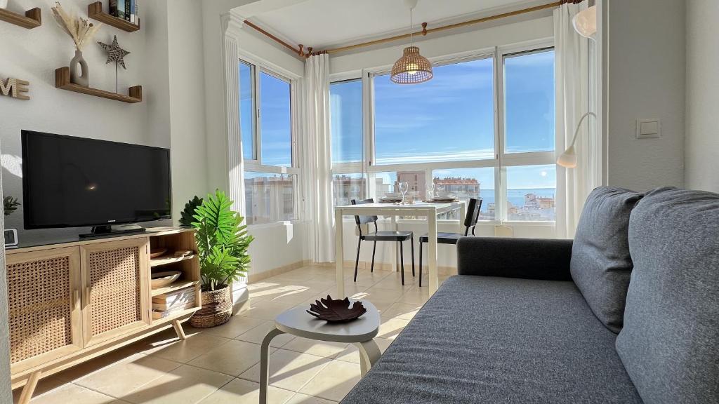 Et tv og/eller underholdning på Despierta cerca del Mar,con la Playa a un paso!! Carabela-C704 Piscina Torrox-Costa