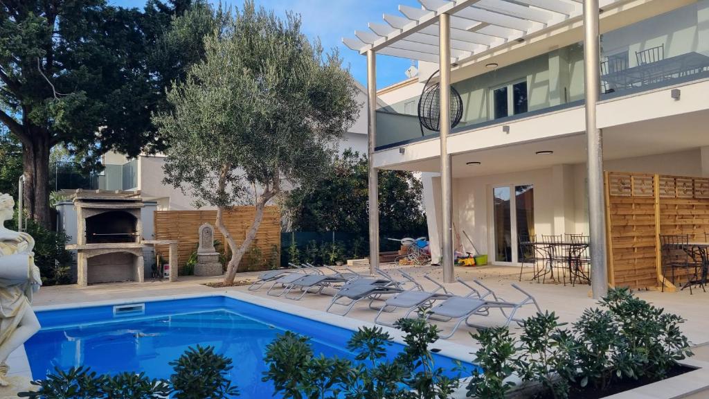 Swimmingpoolen hos eller tæt på Villa Amfora with a pool