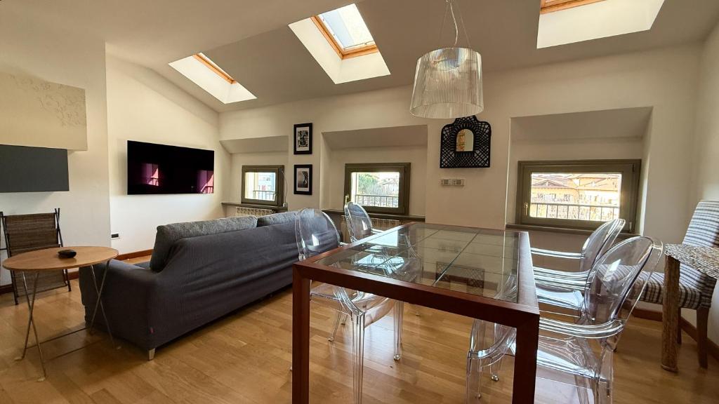 Μια τηλεόραση ή/και κέντρο ψυχαγωγίας στο Riflessi sul Fiume