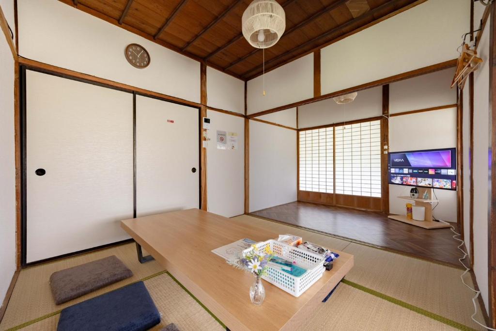 Et tv og/eller underholdning på 温故知新