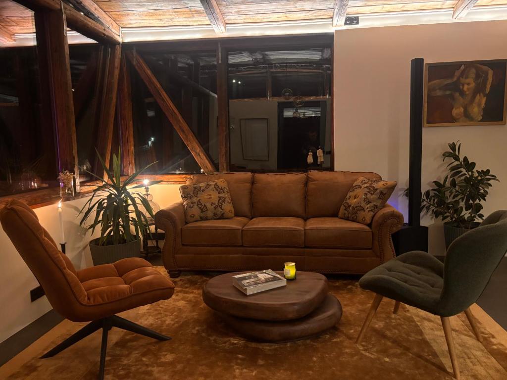 Un lugar para sentarse en Luxury Countryside Escape - Private Hot Tub & Icelandic Horses