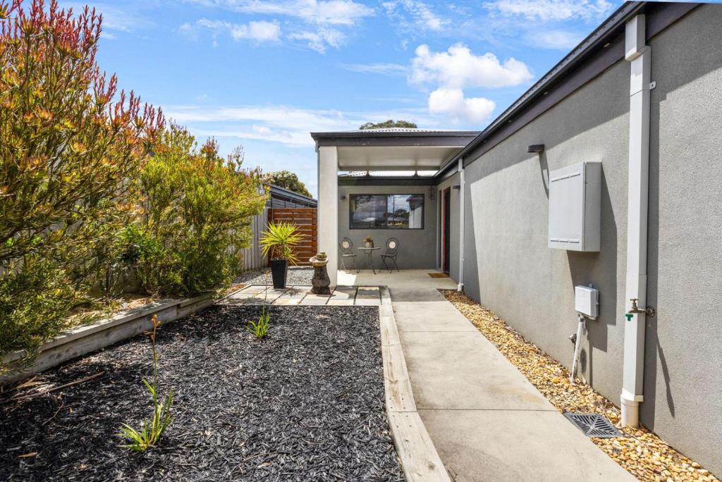 Το κτήριο όπου στεγάζεται  η παραθεριστική κατοικία