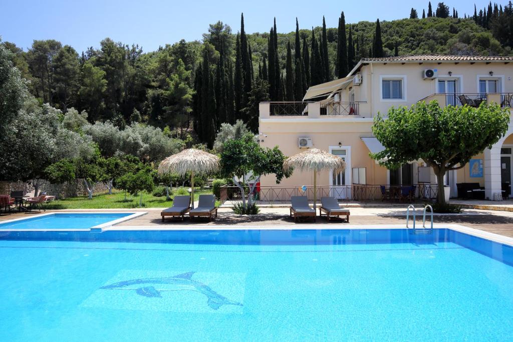 Swimmingpoolen hos eller tæt på Avra apartments