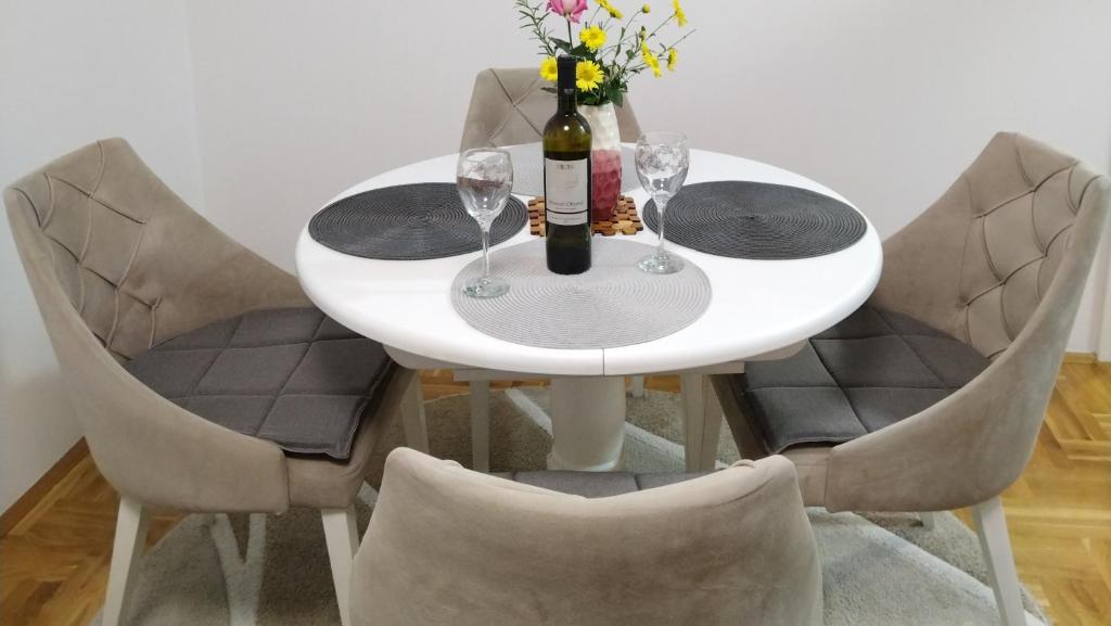 Een zitgedeelte bij Splendid J&R apartman