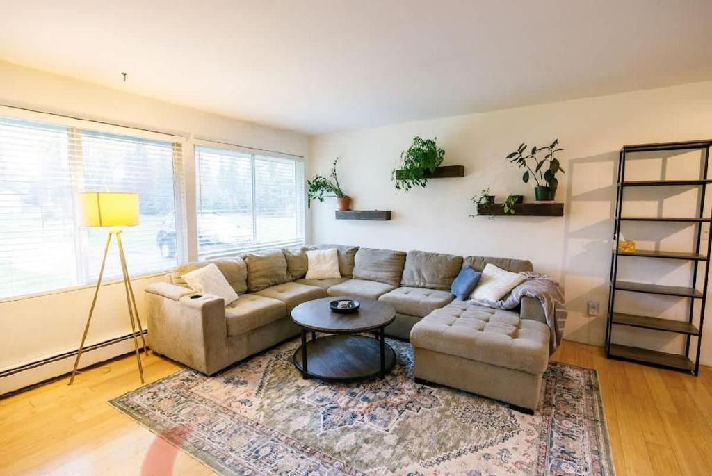 Χώρος καθιστικού στο Quiet & Convenient