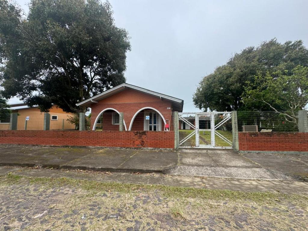 Το κτήριο όπου στεγάζεται  η παραθεριστική κατοικία