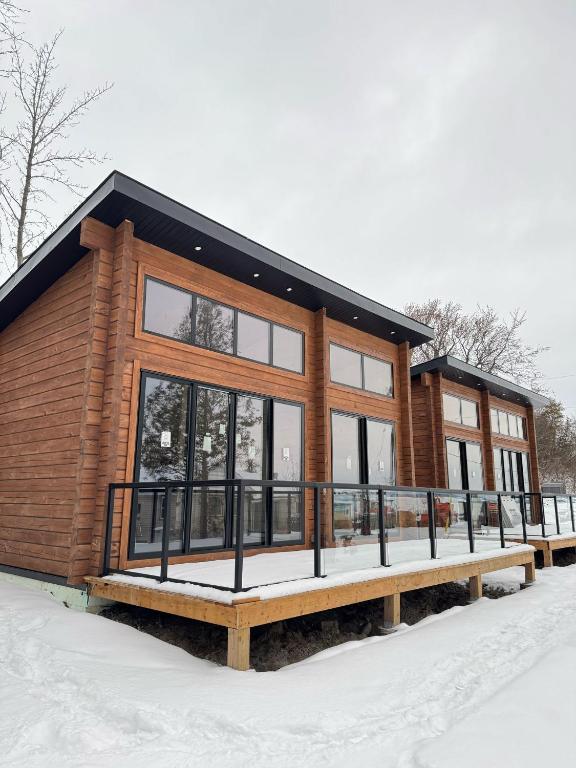 2-BDR Camper Cottage on Rice Lake #12 om vinteren