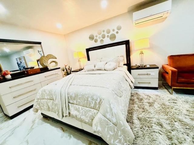 Postel nebo postele na pokoji v ubytování Kapeview Luxury Collections - Elmont Unit