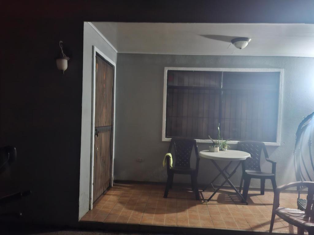 a room with a table and chairs and a window at Surf House Aparment in Coco