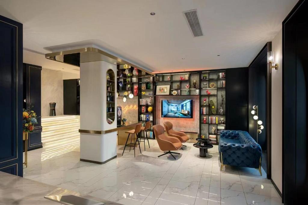 Телевизор и/или развлекательный центр в 美宿欢致酒店