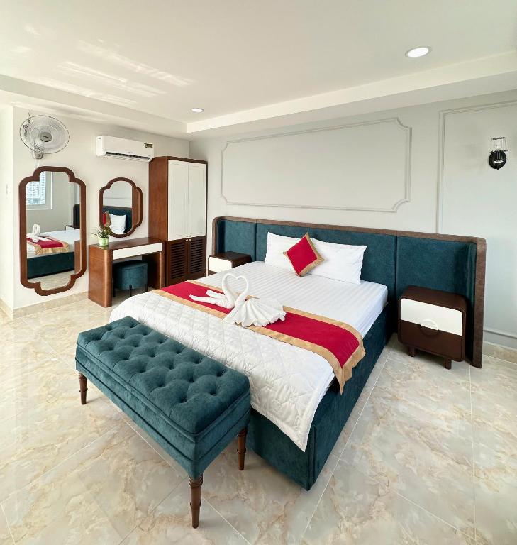 Phu Gia Hotel 13-15 Hoàng Quốc Việt - Housity
