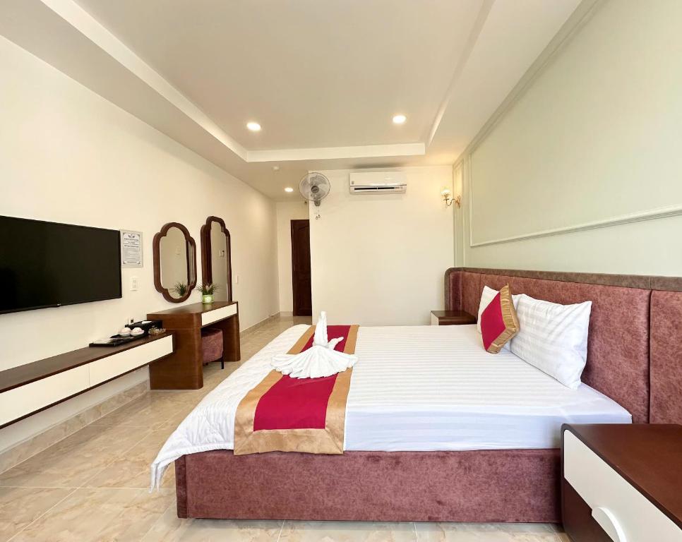 Phu Gia Hotel 13-15 Hoàng Quốc Việt - Deluxe King Room