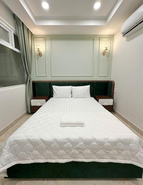Phu Gia Hotel 13-15 Hoàng Quốc Việt - Superior King Room