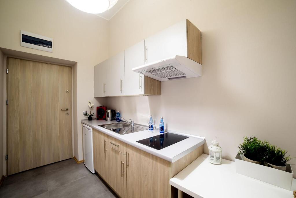 Cracow Rent Apartments - spacious apartments for 2-7 people in quiet area - Kolberga Street nr 3 - 10 min to Main Square by foot - Studio Apartment