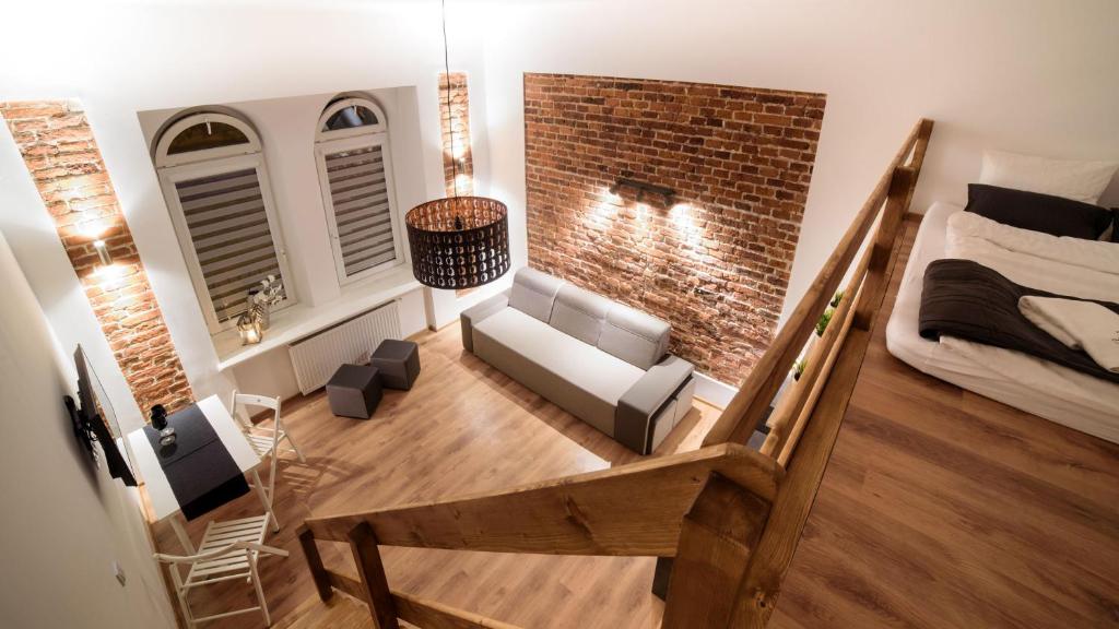 Posteľ alebo postele v izbe v ubytovaní Cracow Rent Apartments - spacious apartments for 2-7 people in quiet area - Kolberga Street nr 3 - 10 min to Main Square by foot