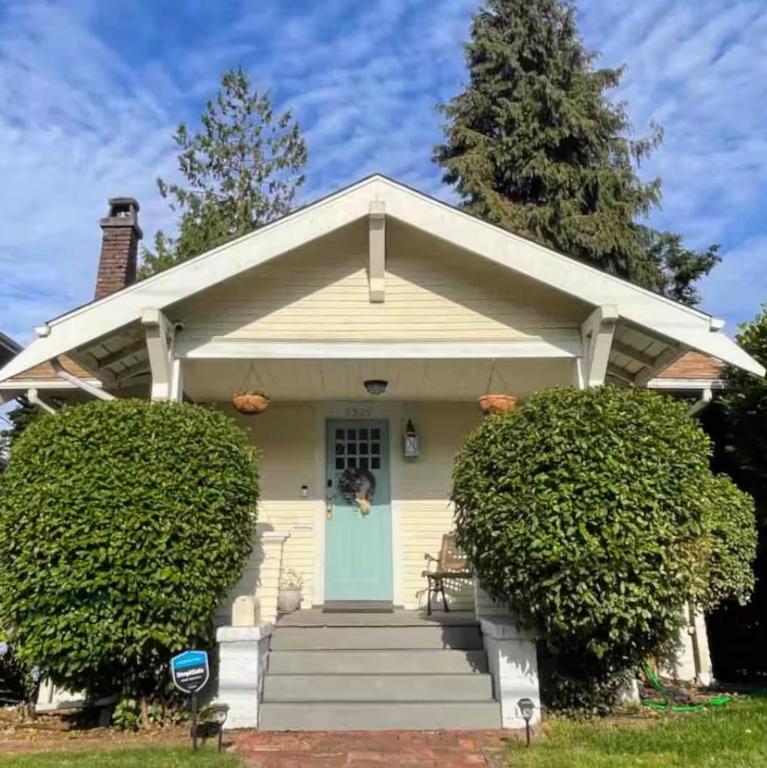 Afbeelding uit fotogalerij van Seattle Historic Bungalow in Seattle