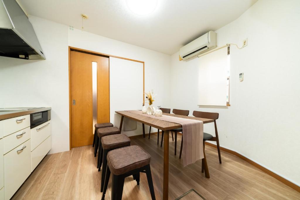 "Ayame Inn" 浅草まで直通10分, 観光地へアクセス抜群, 羽田空港直通, 京成立石駅徒歩5分, 最大10名様, 設備充実