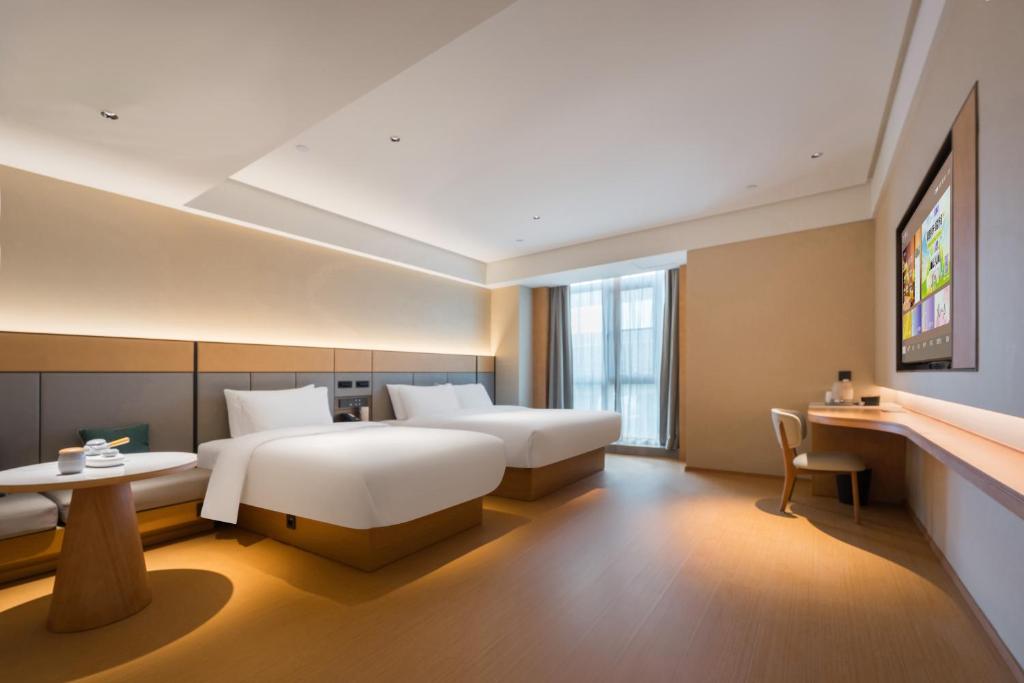 Postel nebo postele na pokoji v ubytování All Seasons Hotel Qingdao North Bus Station Xianjiazhai Metro Station