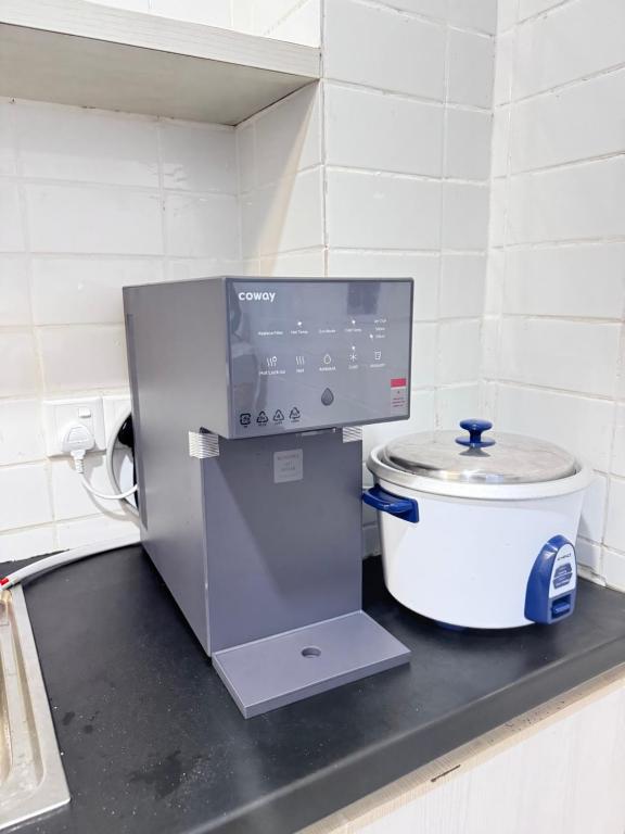 Η κουζίνα ή μικρή κουζίνα στο RTS - U12 L12 ROXY Townhouse Sematan